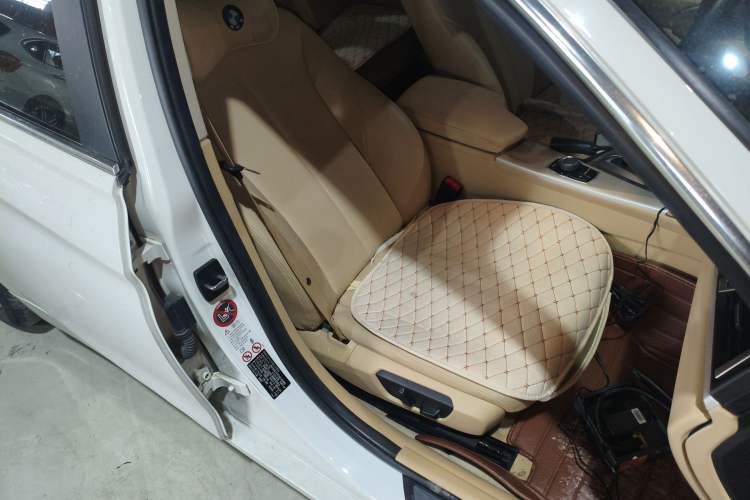 Used BMW 3 Series 2014 320Li Fashion Model
