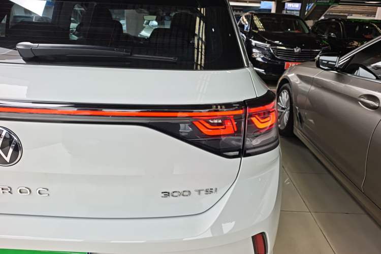 Used Volkswagen T-ROC 2023 300TSI DSG Two-Wheel-Drive Chen Guang Edition
