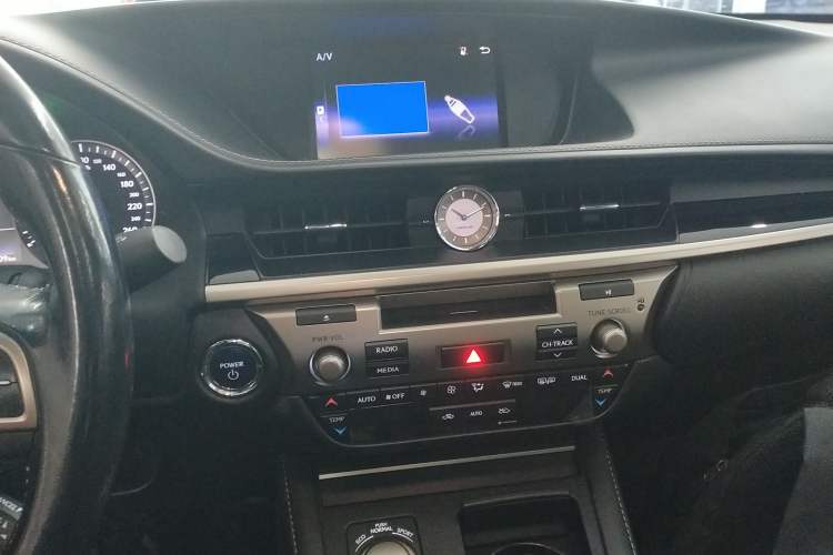 Used Lexus ES 2015 300h Comfort Edition
