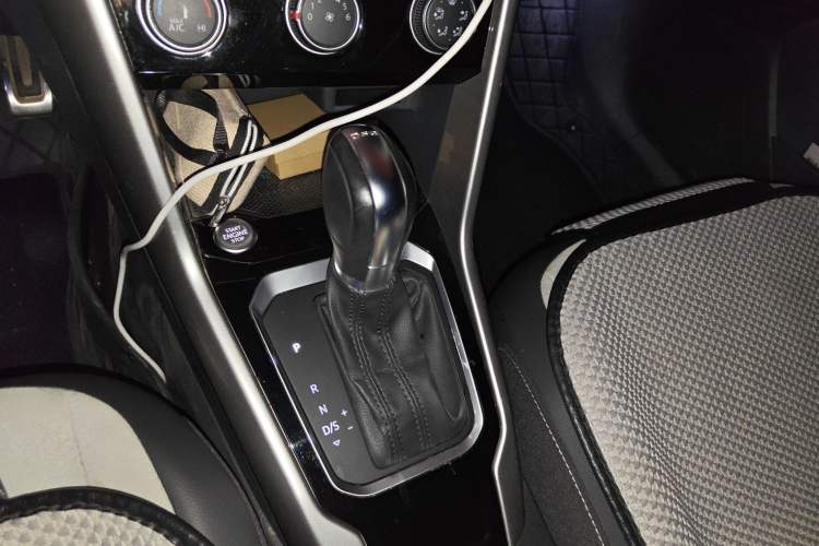 Used Volkswagen T-ROC 2019 280TSI DSG Two-Wheel Drive R-Line Pro
