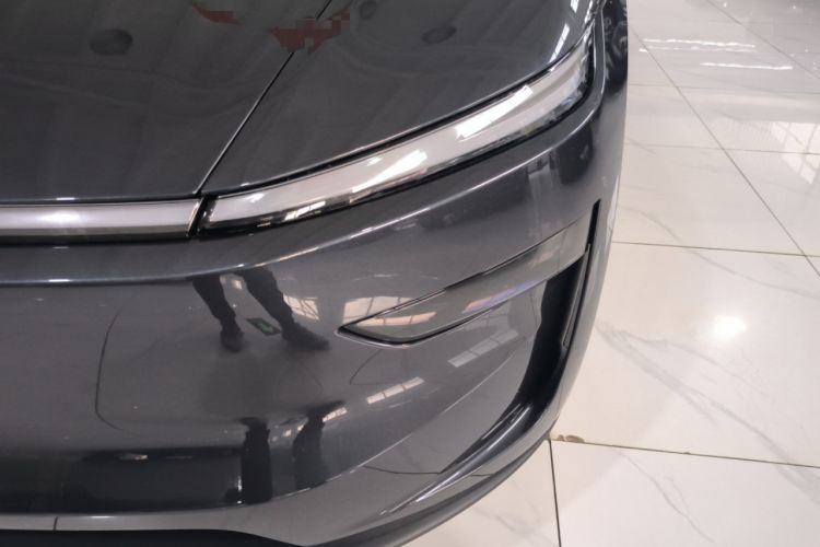 Used Tesla Model Y L 2025 Long-Range All-Wheel-Drive Version
