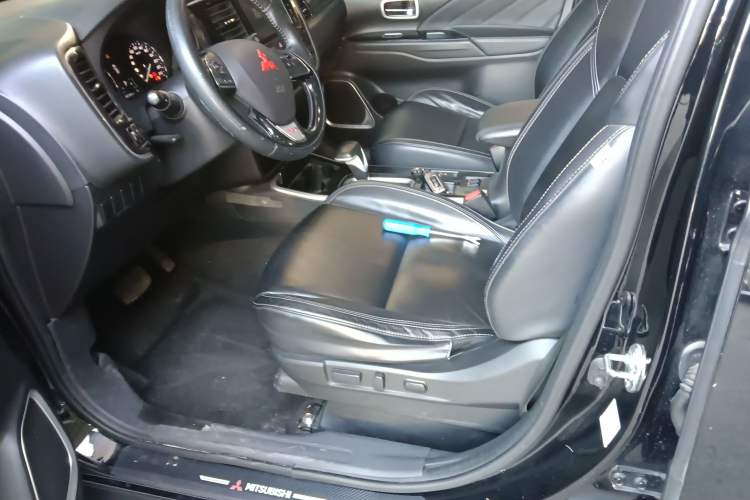 Used Mitsubishi Outlander 2020 2.0L Two-Wheel Drive Enjoyment Version 5 Seats
