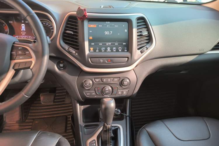 Used  Cherokee 2017 2.0L Superior Edition
