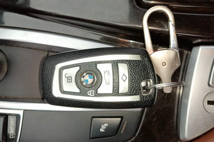 Used BMW 5 Series 2014 525Li Leading Model
