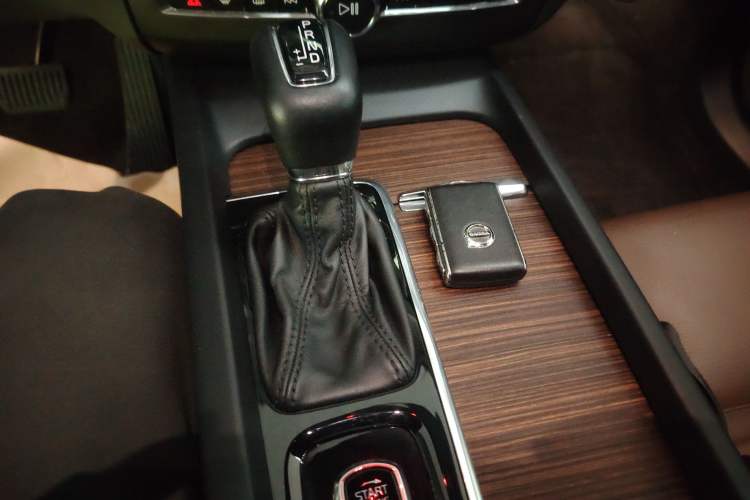 Used Volvo XC60 2021 T5 4x4 Smart Luxury Edition