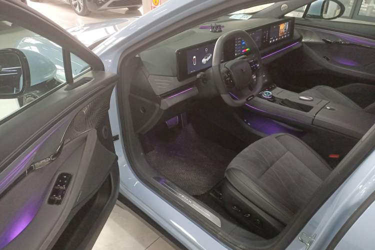 Used VOYAH PASSION 2023 Four-Wheel Drive Flagship Edition
