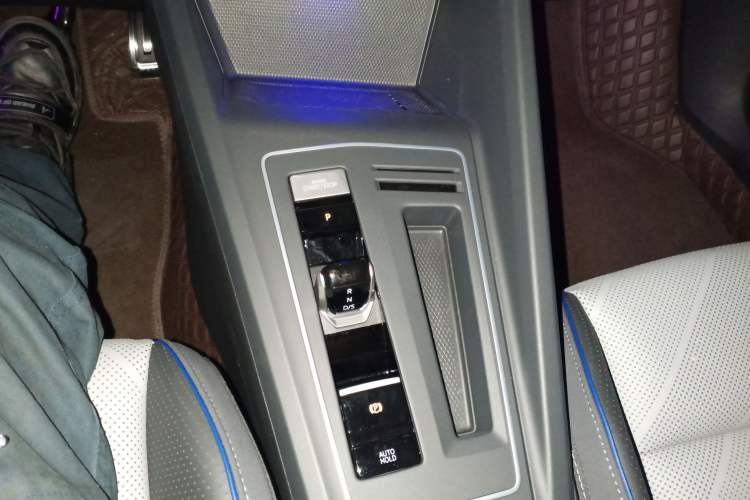 Used Volkswagen Golf 2025 300TSI R-Line
