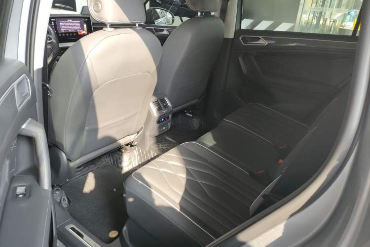 Used Volkswagen Tiguan L 2023 330TSI Automatic Two-Wheel Drive R-Line Enjoyment Edition