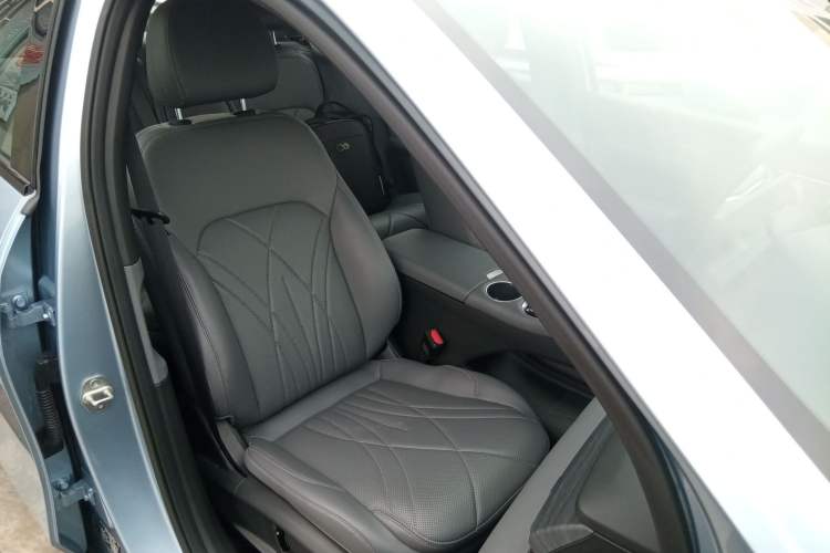 Used  L6 2025 EM-i 140km Starship Edition