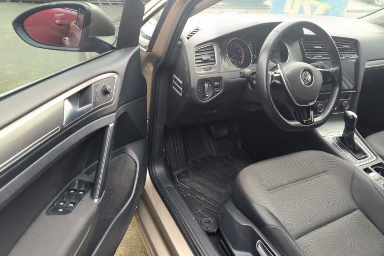 Used Volkswagen Golf 2016 1.6L Automatic Comfort Model
