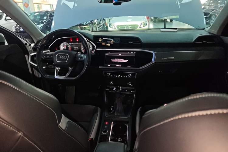 Used Audi Q3 2022 35 TFSI Fashion Dynamic Model
