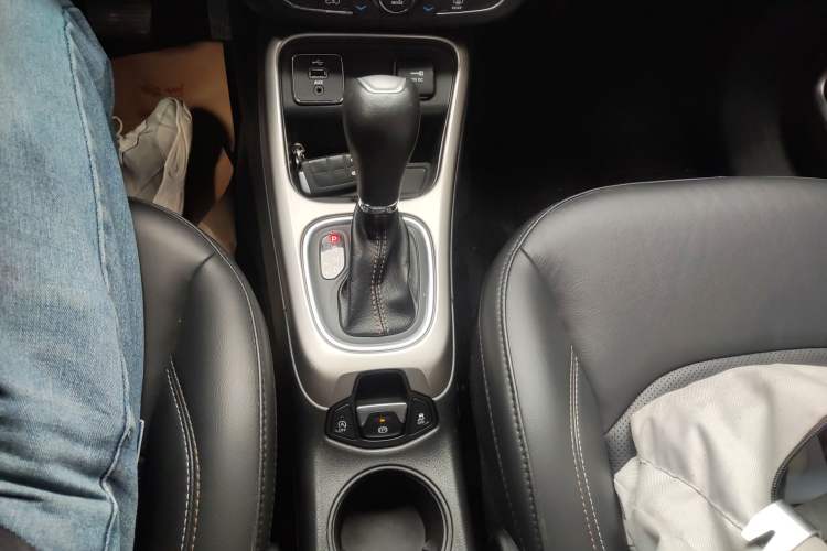 Used  Compass 2019 200TS Automatic Premium - Connected Large Screen Version
