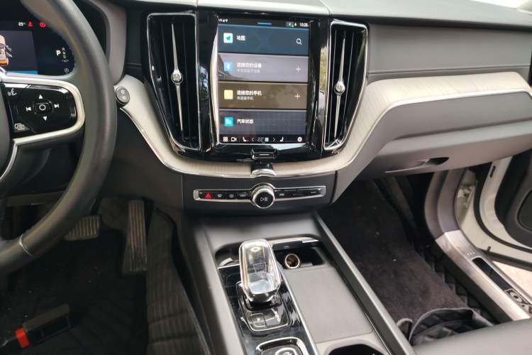 Used Volvo XC60 2022 B5 4x4 Smart Luxury Edition
