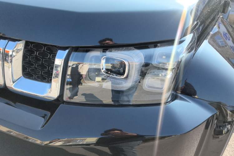 Used  BJ40 2019 2.0T Automatic Four-Wheel Drive Urban Hunter Edition Flagship Model China V Emission Standard
