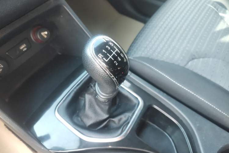 Used Baojun 730 2019 1.5L Manual Fashion Model 7-seater National V
