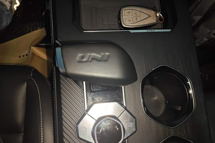 Used Changan UNI-K iDD 2024 ZhiDian iDD 1.5T 135km Smart Leading Model
