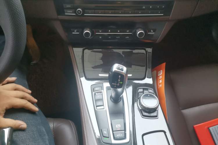 Used BMW 5 Series 2014 525Li Luxury Design Package
