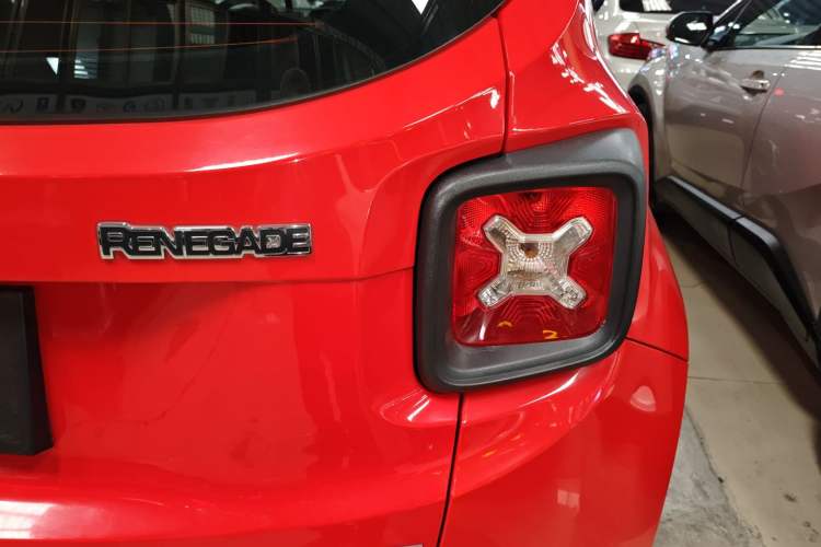 Used  Renegade 2017 180T Automatic Kinetic Edition+
