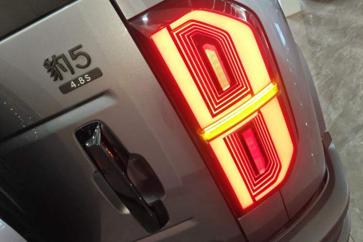 Used  Leopard 5 2023 Navigator Edition
