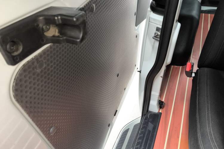 Used Ford Transit 2023 2.0T Gasoline Automatic Multi-Purpose Commercial Vehicle Mid-Drive Low-Roof Design 5/6 Seats