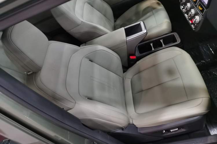 Used  V23 2025 501 Four-Wheel Drive Intelligent Driving Version
