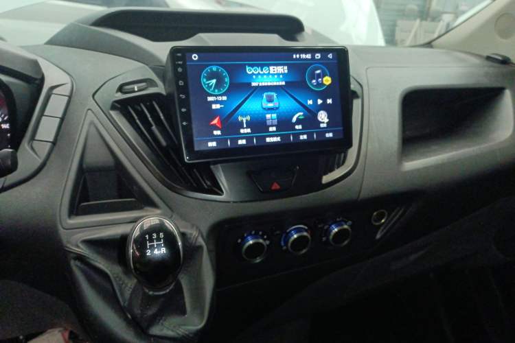 Used Ford Transit 2020 2.0T Diesel Multi-Function Commercial Vehicle Mid-Chassis Low-Roof Design with Dual Rear Doors Meeting China VI Emission Standards
