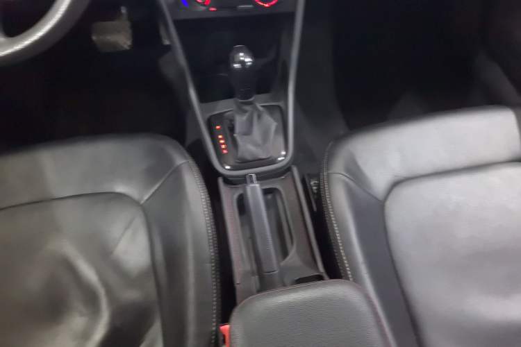 Used Volkswagen Santana 2015 1.6L Automatic Fashion Edition