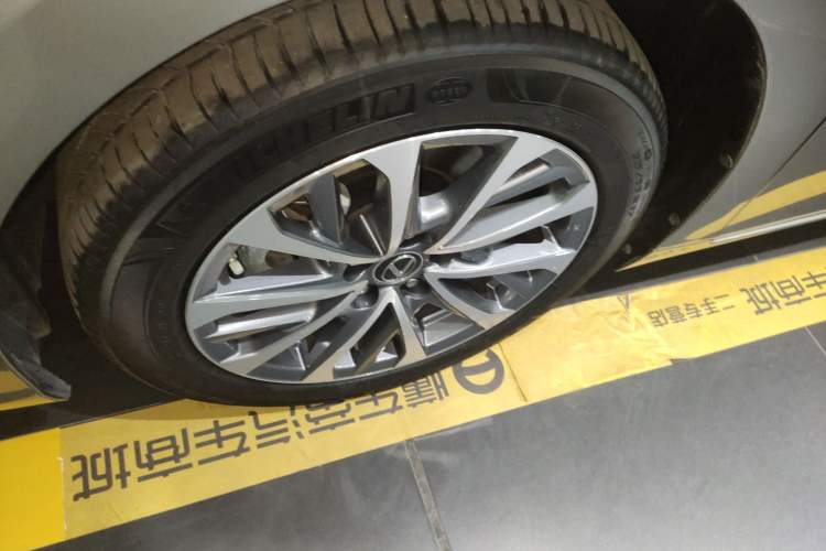 Used Lexus ES 2023 200 Excellence Edition
