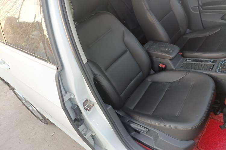 Used Volkswagen Golf 2016 230TSI Automatic Comfort Version
