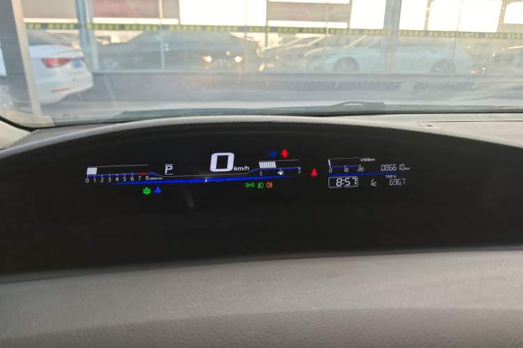 Used Honda Jade 2017 1.8L automatic Comfort version 5 seats
