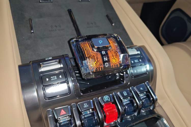 Used  Leopard 8 2025 Smart & Brave Flagship Edition 7 Seats