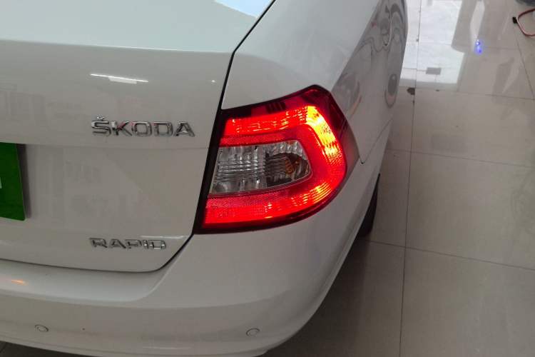 Used Skoda Rapid 2016 1.6L Automatic Front-Wheel Drive Model