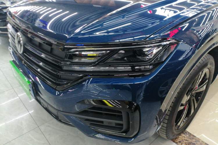 Used Volkswagen Touareg 2021 3.0 TSI Luxury Edition Black Diamond Sport Package
