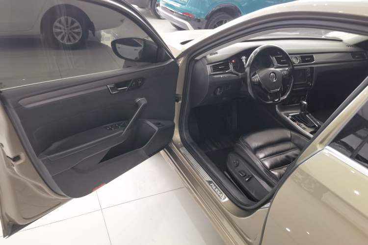 Used Volkswagen Passat 2017 330TSI DSG Luxury Edition
