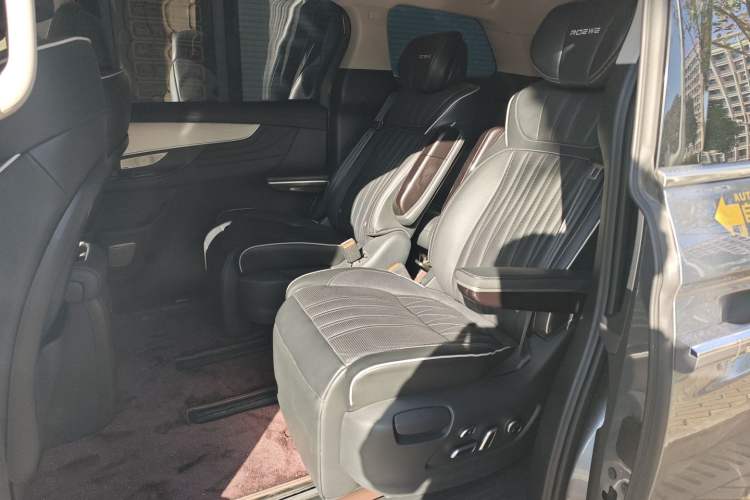 Used Roewe iMAX8 2021 400TGI Supreme Series Prestige Edition
