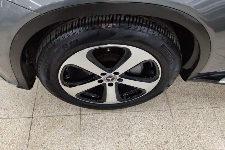 Used Mercedes-Benz GLC 2019 Facelift GLC 260 L 4MATIC Luxury Model
