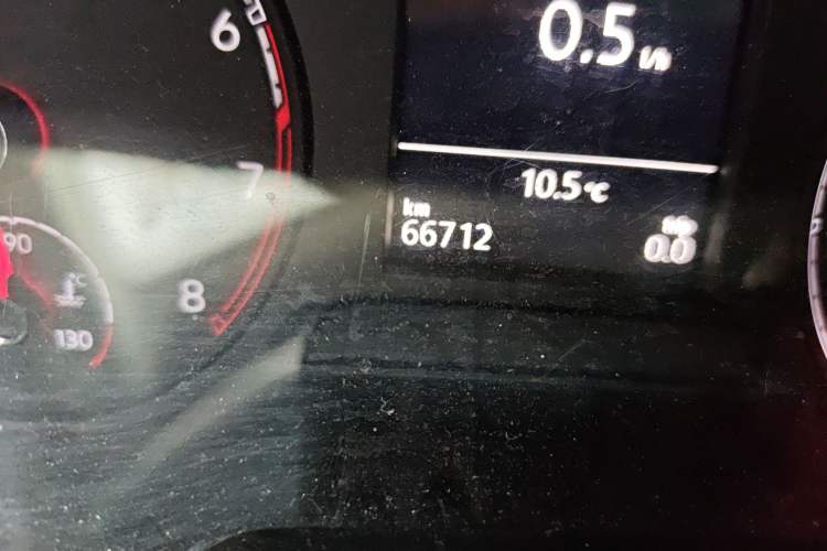 Used Volkswagen T-ROC 2018 280TSI DSG Two-Wheel Drive Advanced Version China V Emission Standard
