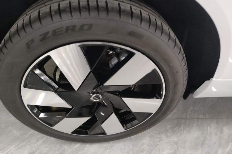 Used Volvo XC60 New Energy 2025 Plug-in Hybrid Long-Range All-Wheel Drive Smart & Luxurious Edition