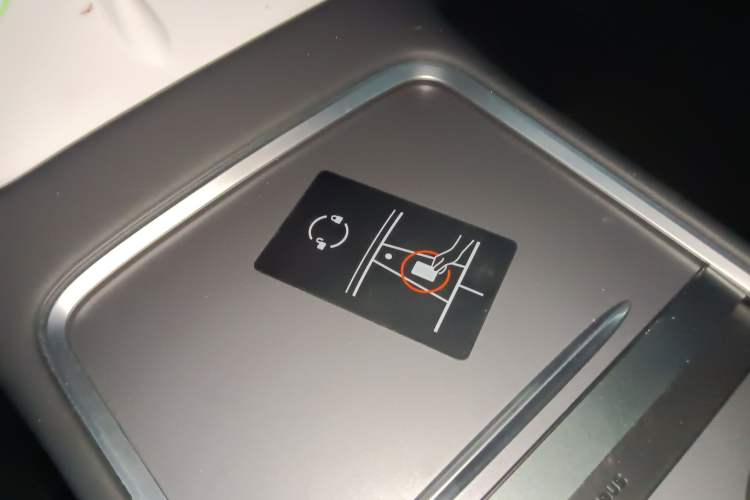 Used Tesla Model Y 2024 Long-Range All-Wheel-Drive Version
