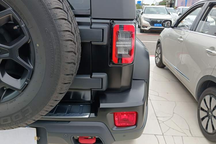 Used Beijing Auto BJ40 2023 2.0D Automatic Four-Wheel Drive Blade Hero Edition Adventurer Type
