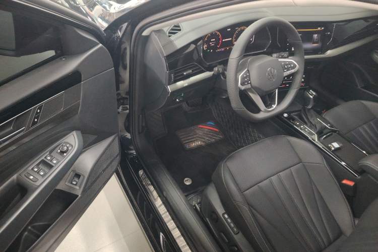 Used Volkswagen Passat 2025 Premium Version 380TSI Dragon Edition
