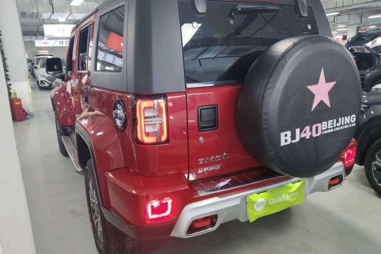 Used  BJ40 2020 2.0T Automatic Four-Wheel Drive Urban Hunter Edition Chivalrous Type
