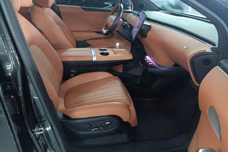 Used  E07 2025 All-Electric 4x4 with 90 kWh Max Intelligent Driving Version