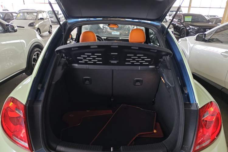 Used Volkswagen Beetle 2015 180TSI model
