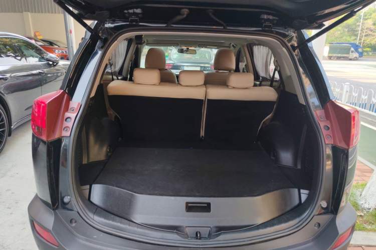 Used Toyota RAV4 2015 2.0L CVT Two-Wheel Drive Fashion Edition
