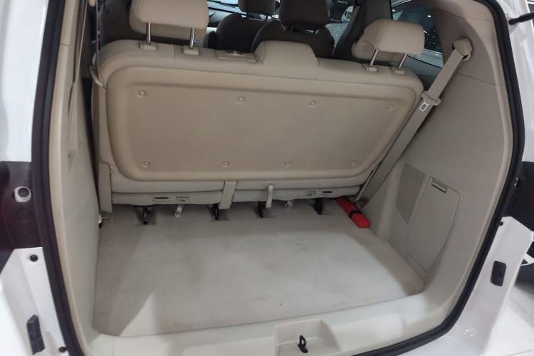 Used Buick GL8 2023 Land Executive Class Comfort Model
