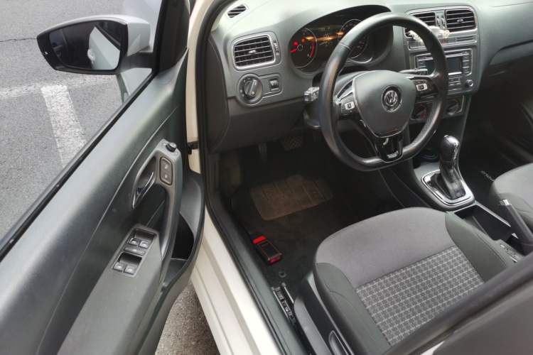 Used Volkswagen Polo 2016 1.6L Automatic Comfort Model