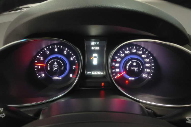 Used Hyundai Santa Fe 2015 2.0T Automatic All-Wheel Drive Smart Version 5 Seats