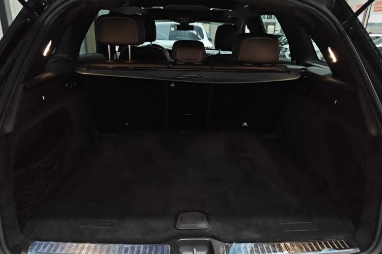 Used Mercedes-Benz GLC 2020 Facelift GLC 260 L 4MATIC Luxury Edition
