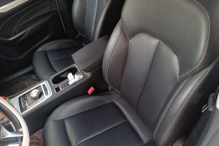 Used Roewe i6 New Energy 2019 PLUS 50T 4G Connected Glory Luxury Edition
